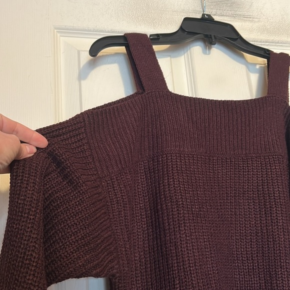 NY&C Cold Shoulder Sweater Size Small NWT - Picture 3 of 6